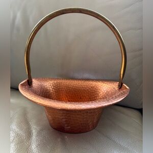 Coppercraft Guild Hammered Copper Basket – Brass Handle, Taunton Mass